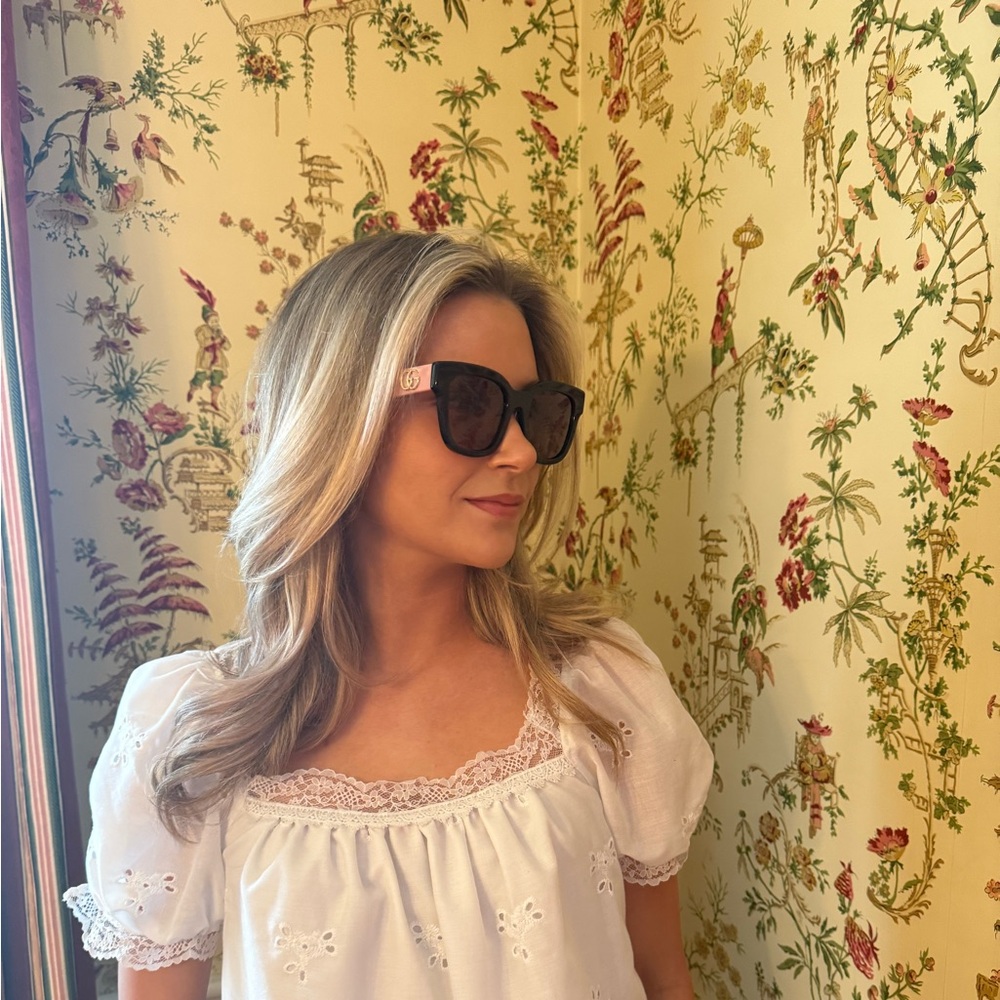 Gucci Black Frame Sunglasses with Pink Arms - Picture 1 of 7